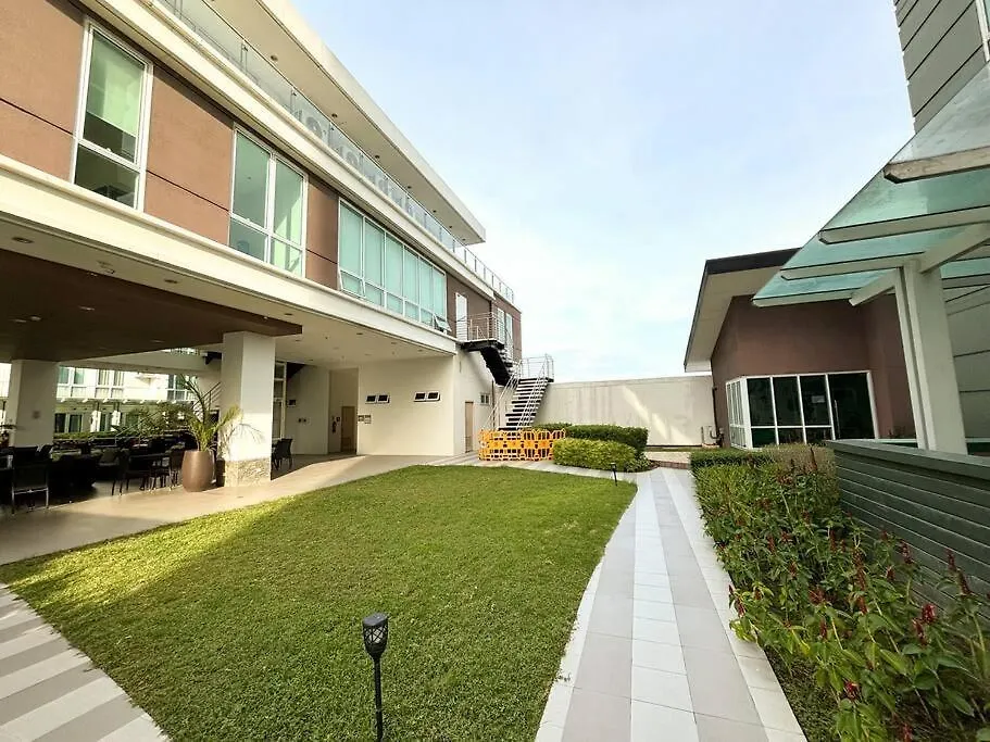 Heart Of Davao City Abreezaplace 0*,